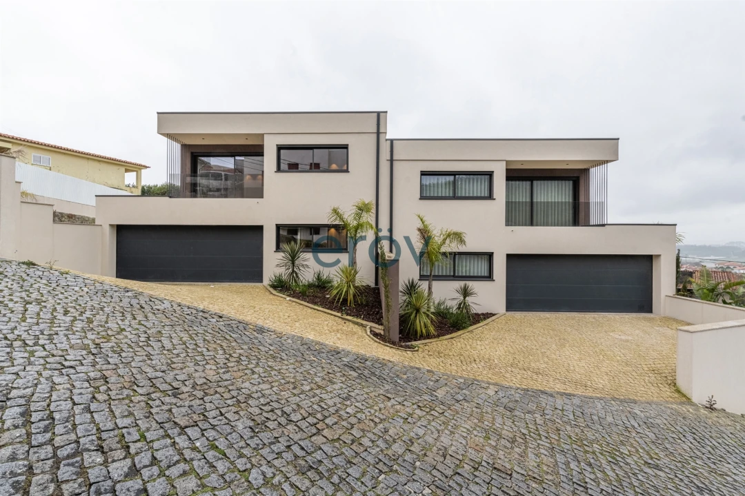 Moradia T4 para Venda em Requião Foto 48