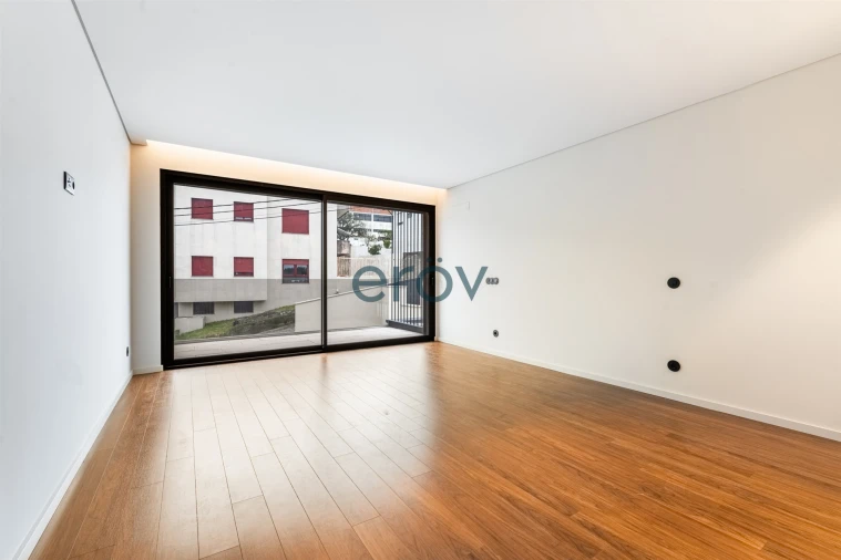 Moradia T4 para Venda em Requião Foto 37