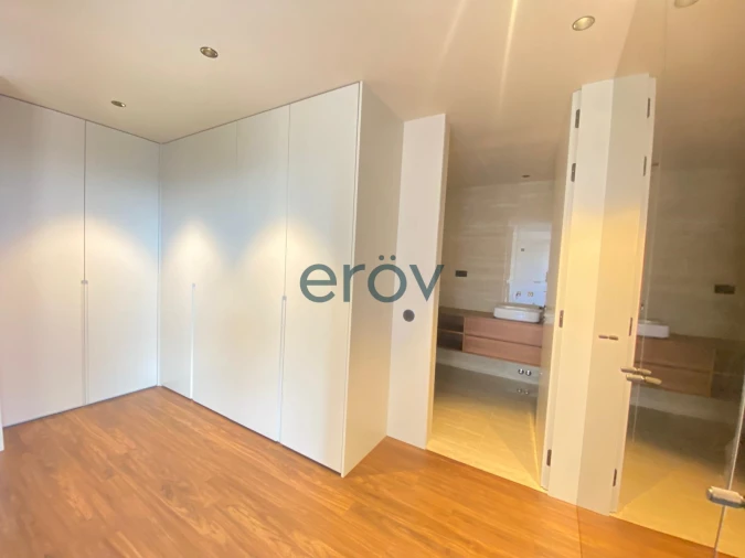 Moradia T4 para Venda em Requião Foto 42