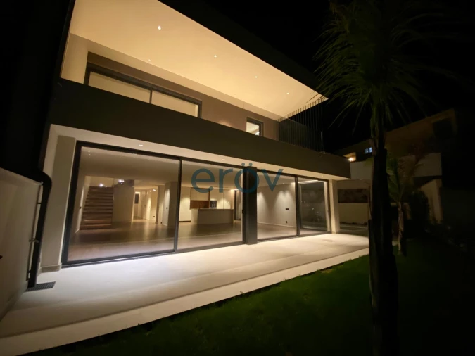 Moradia T4 para Venda em Requião Foto 48