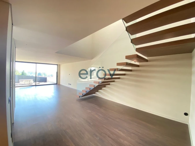 Moradia T4 para Venda em Requião Foto 23