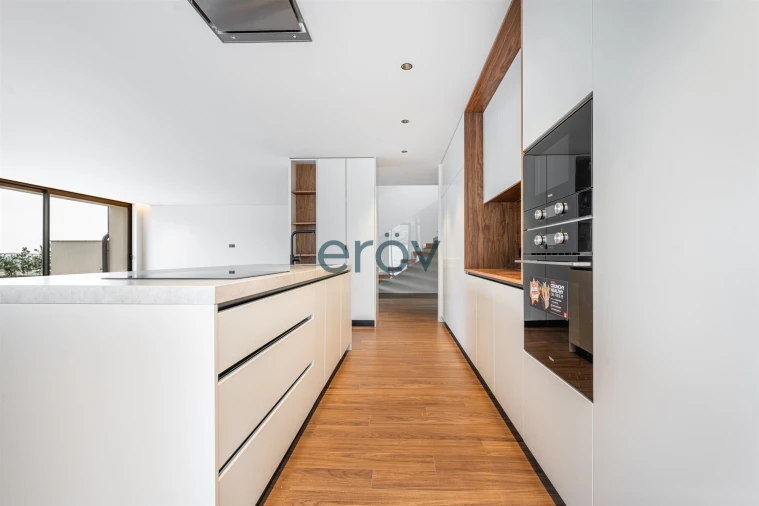 Moradia T4 para Venda em Requião Foto 19