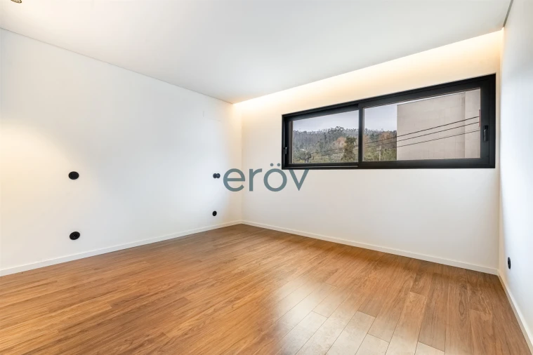 Moradia T4 para Venda em Requião Foto 34