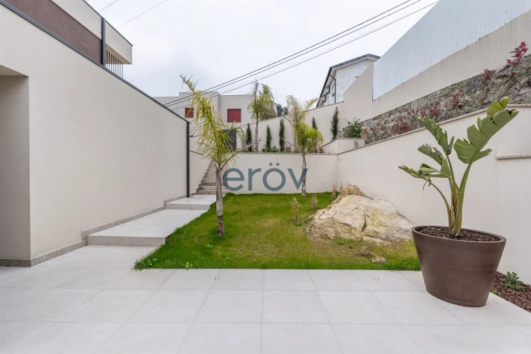 Moradia T4 para Venda em Requião Foto 25