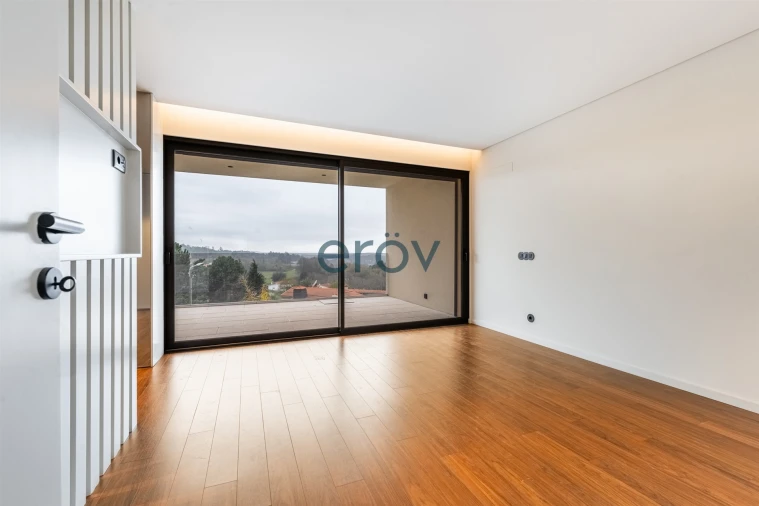 Moradia T4 para Venda em Requião Foto 42