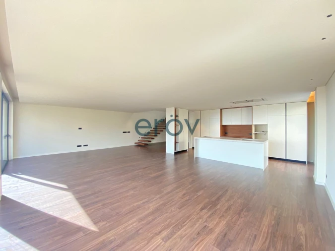 Moradia T4 para Venda em Requião Foto 22