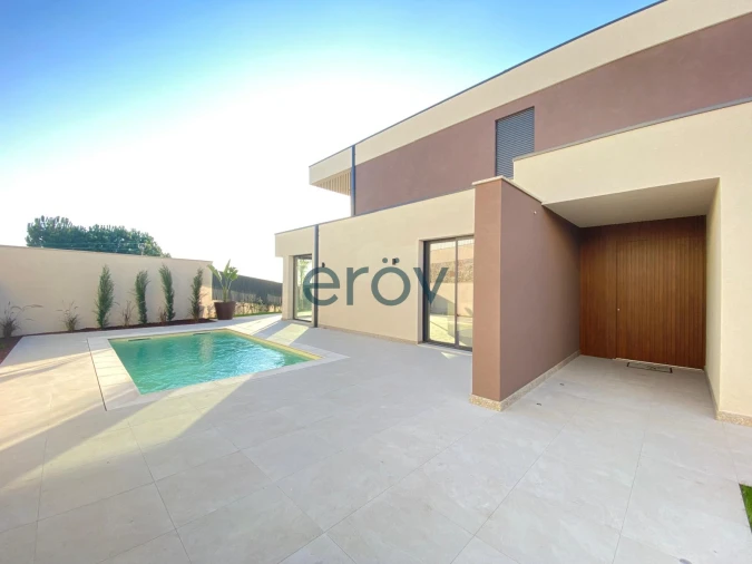 Moradia T4 para Venda em Requião Foto 3