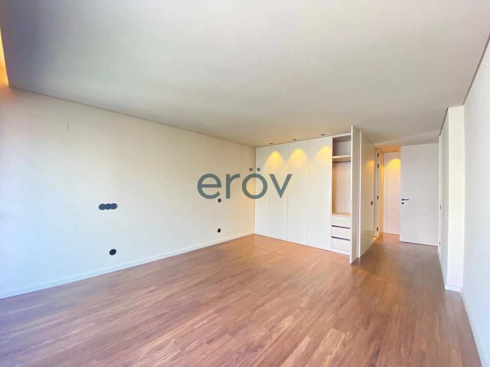 Moradia T4 para Venda em Requião Foto 39