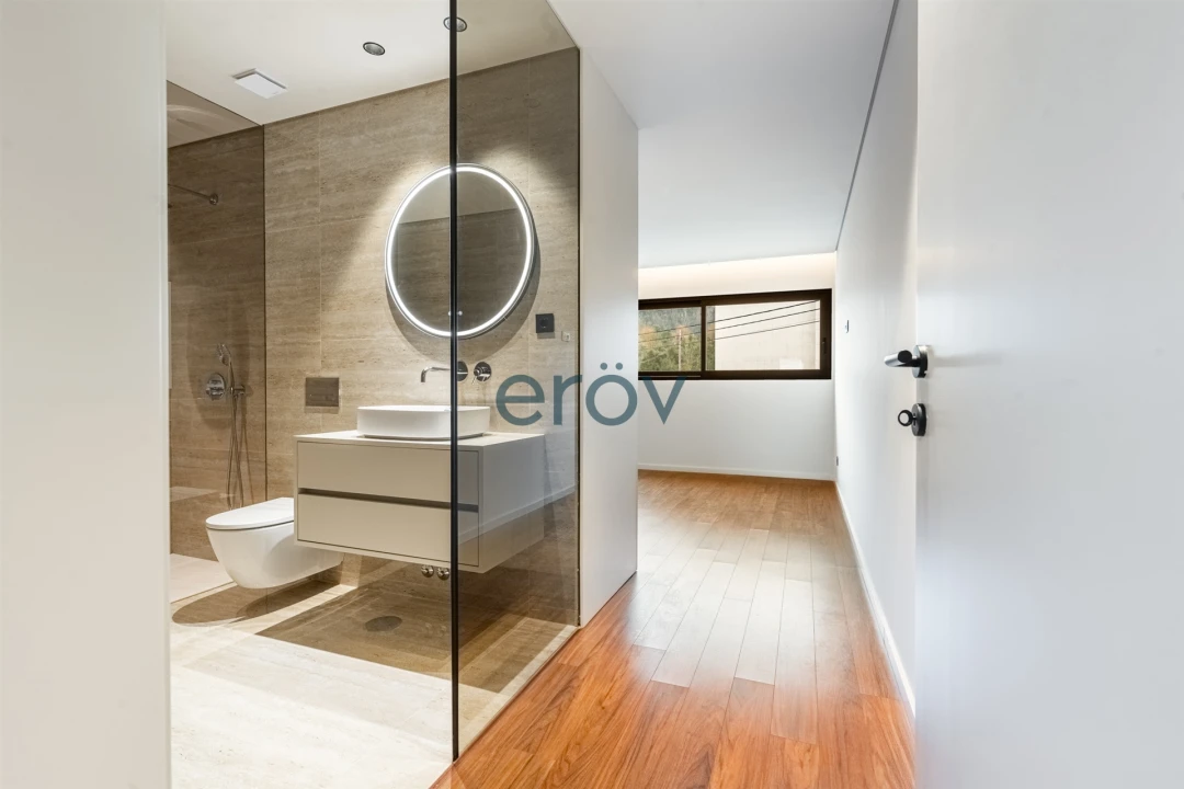 Moradia T4 para Venda em Requião Foto 32