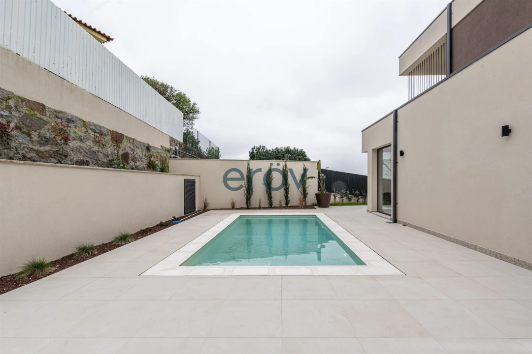 Moradia T4 para Venda em Requião Foto 27