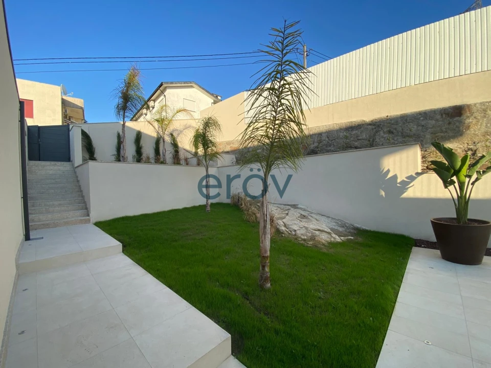 Moradia T4 para Venda em Requião Foto 5