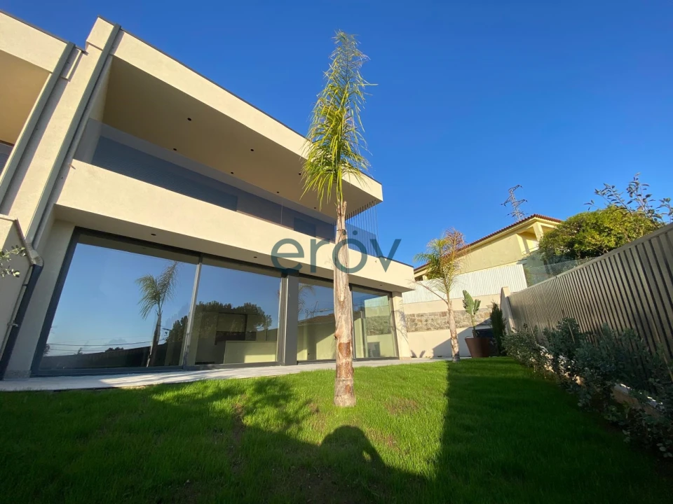 Moradia T4 para Venda em Requião Foto 10