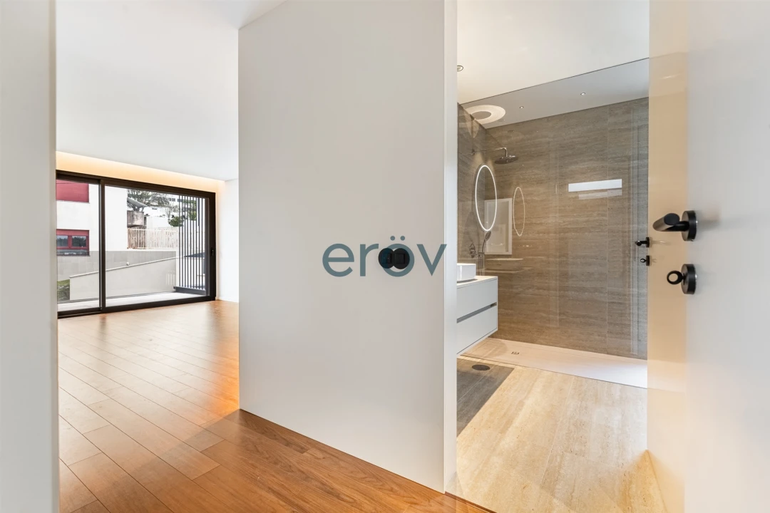 Moradia T4 para Venda em Requião Foto 36