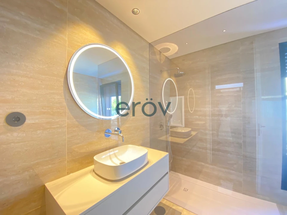 Moradia T4 para Venda em Requião Foto 4