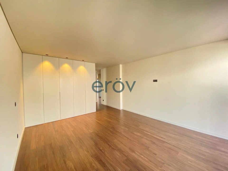 Moradia T4 para Venda em Requião Foto 34