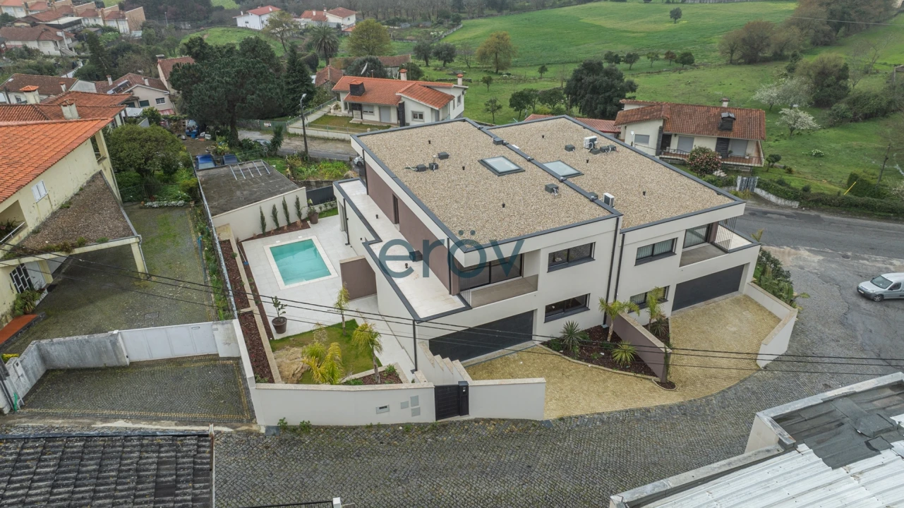 Moradia T4 para Venda em Requião Foto 11