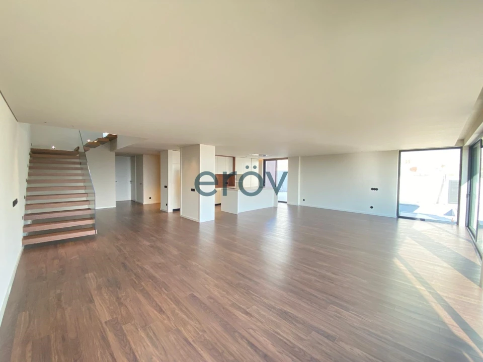 Moradia T4 para Venda em Requião Foto 31