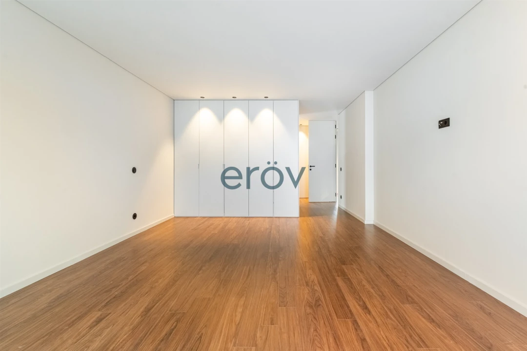 Moradia T4 para Venda em Requião Foto 38