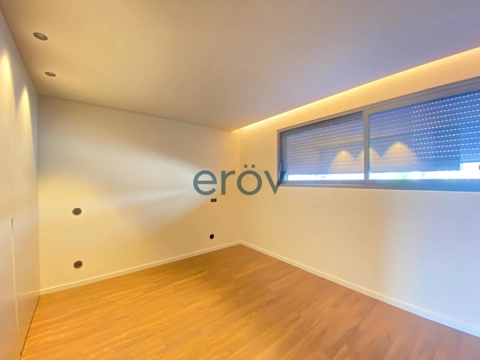 Moradia T4 para Venda em Requião Foto 18