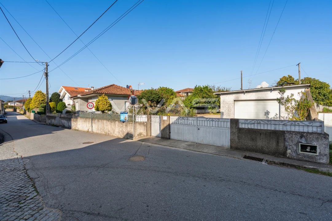 Moradia T3 para Venda em Vila de Prado Foto 2