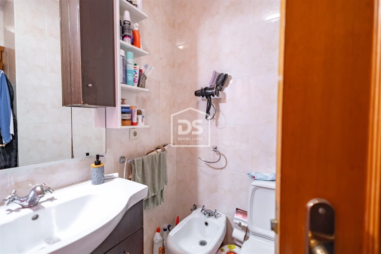 Apartamento T2 para Venda em Paredes Foto 11