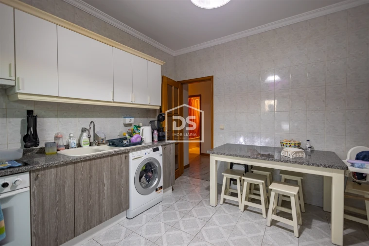 Apartamento T2 para Venda em Paredes Foto 3