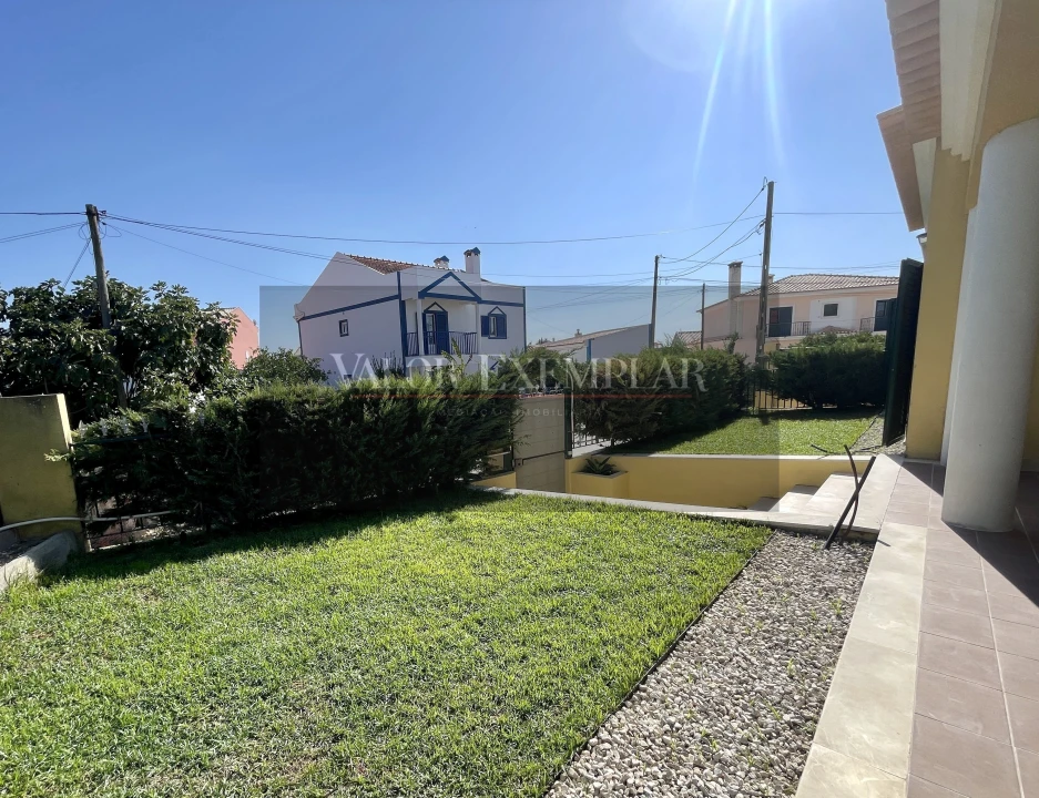 Moradia T4 para Venda em Atalaia e Alto Estanqueiro-Jardia Foto 3