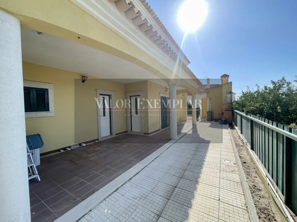 Moradia T4 para Venda em Atalaia e Alto Estanqueiro-Jardia Foto 12