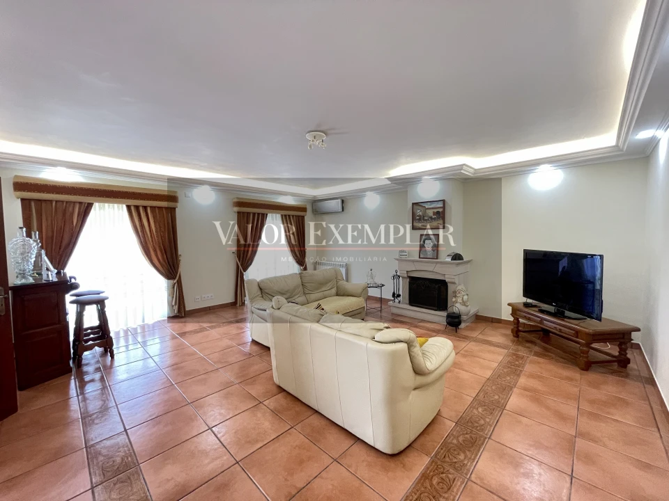 Moradia T4 para Venda em Atalaia e Alto Estanqueiro-Jardia Foto 5