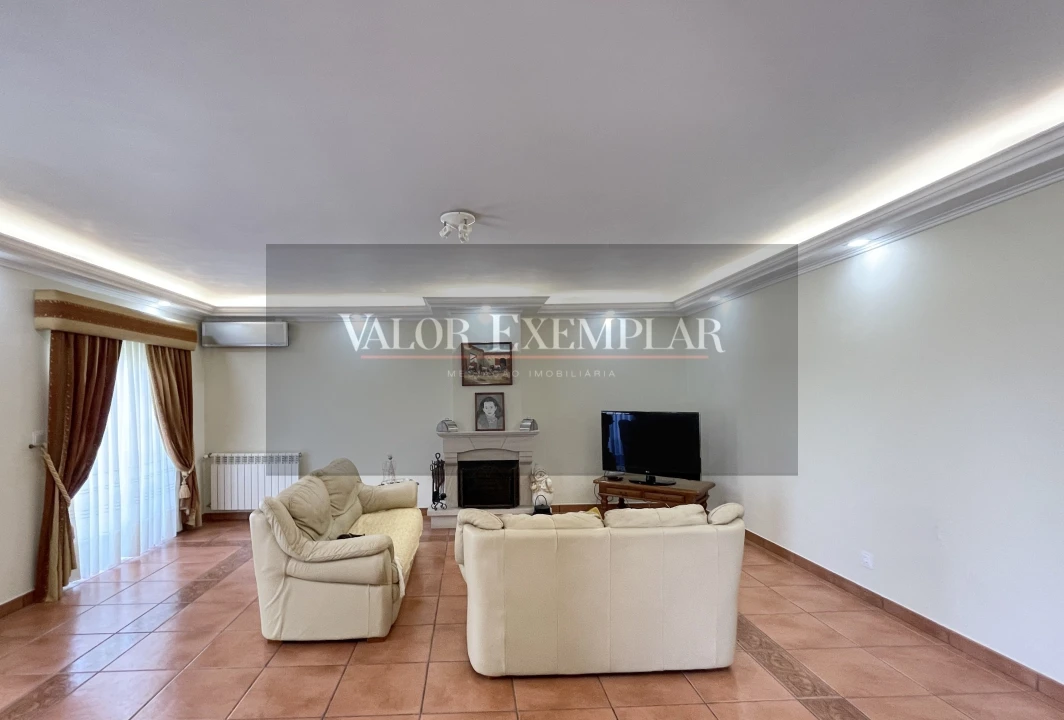 Moradia T4 para Venda em Atalaia e Alto Estanqueiro-Jardia Foto 4