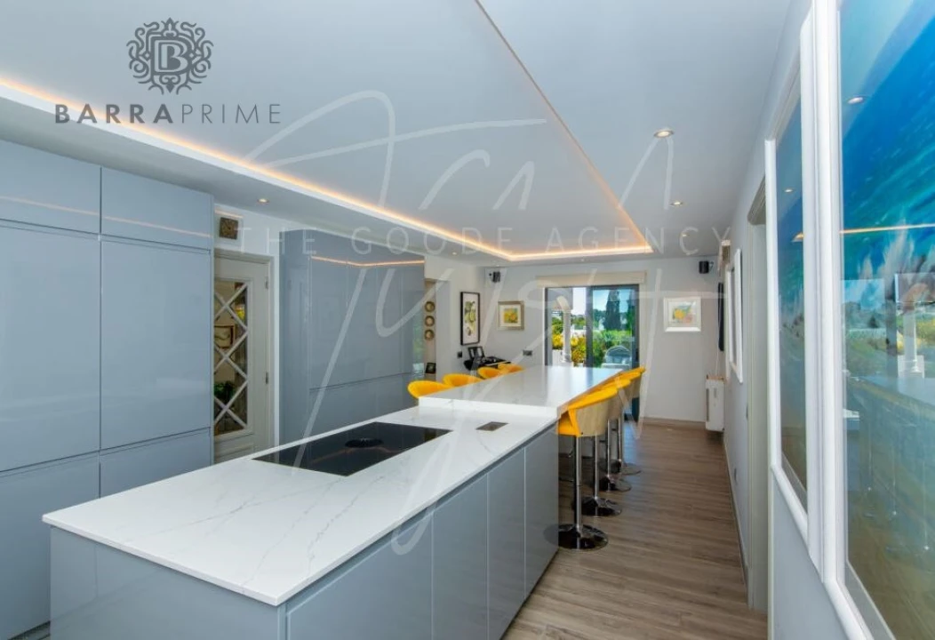 Moradia T5 para Venda em Almancil Foto 6