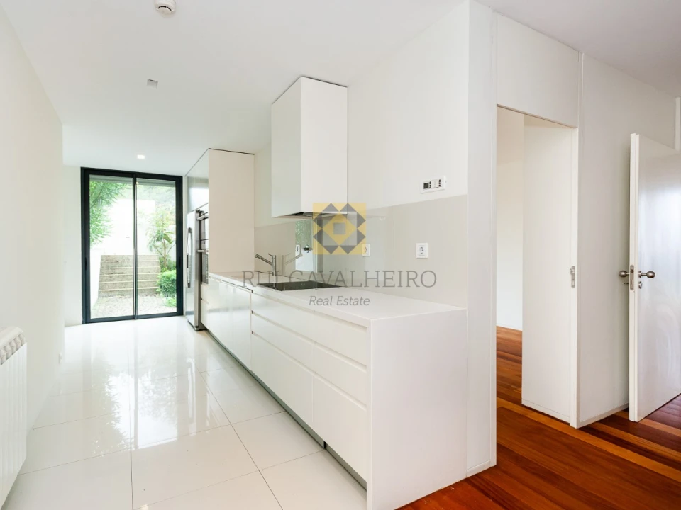 Moradia T4 para Venda em Aldoar, Foz do Douro e Nevogilde Foto 1