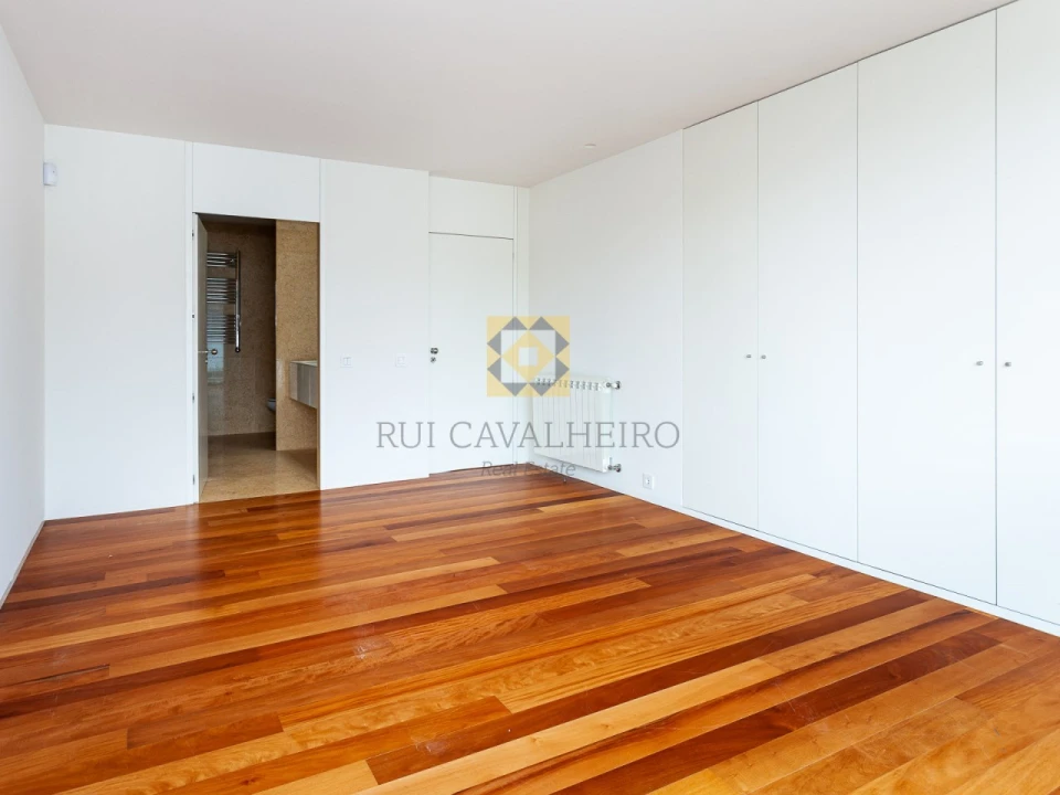 Moradia T4 para Venda em Aldoar, Foz do Douro e Nevogilde Foto 9