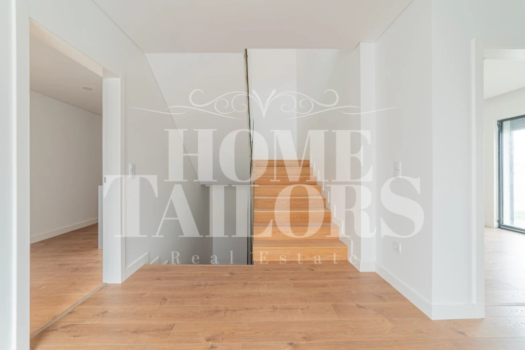 Moradia T4 para Venda em Igreja Nova e Cheleiros Foto 7