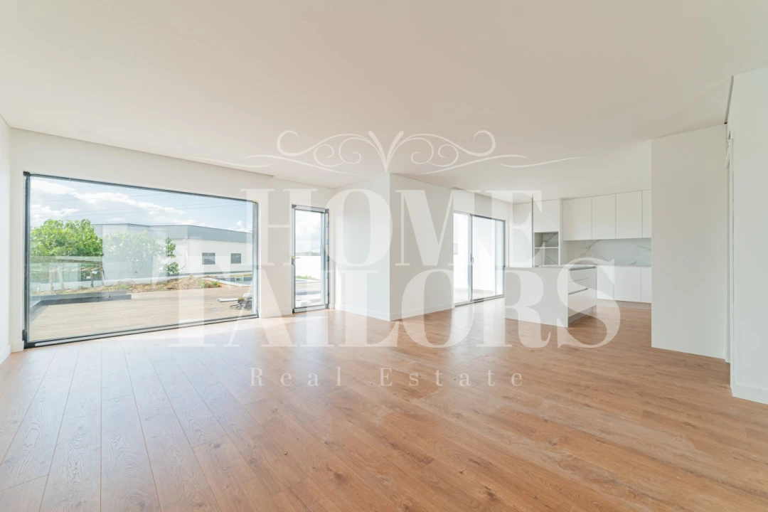 Moradia T4 para Venda em Igreja Nova e Cheleiros Foto 9