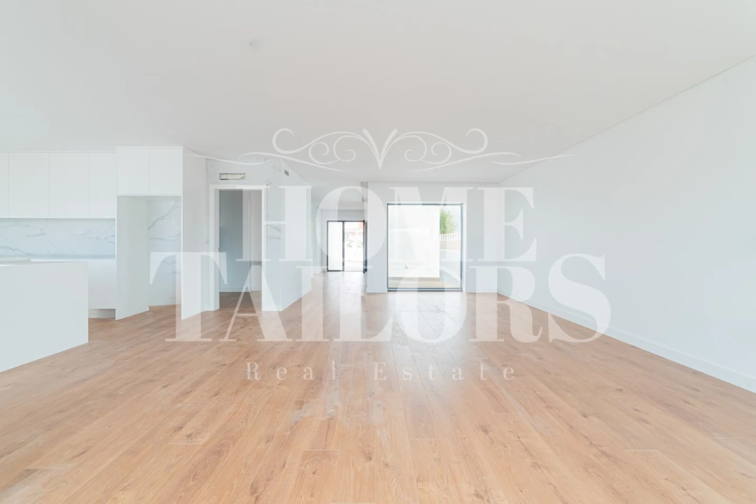 Moradia T4 para Venda em Igreja Nova e Cheleiros Foto 14