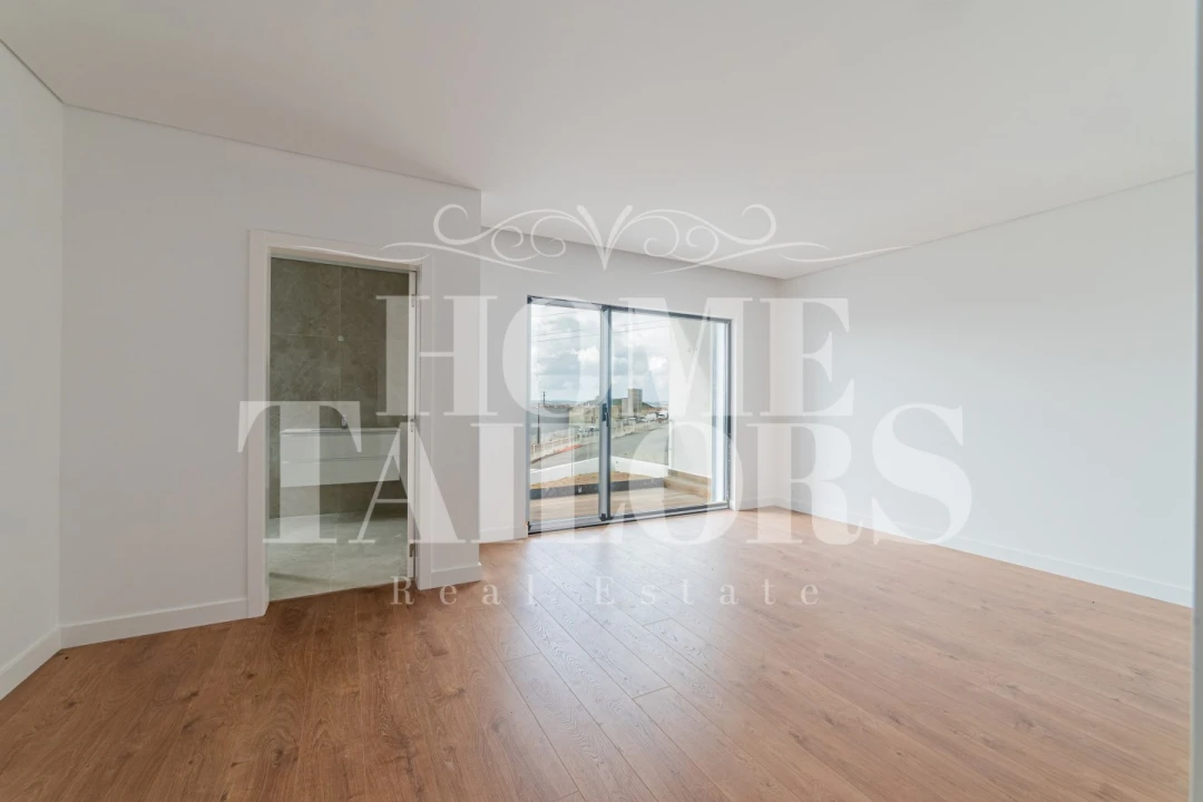 Moradia T4 para Venda em Igreja Nova e Cheleiros Foto 20