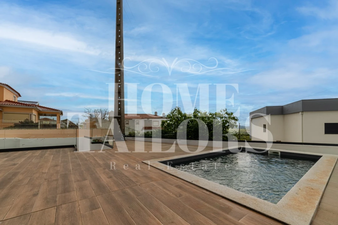 Moradia T4 para Venda em Igreja Nova e Cheleiros Foto 3