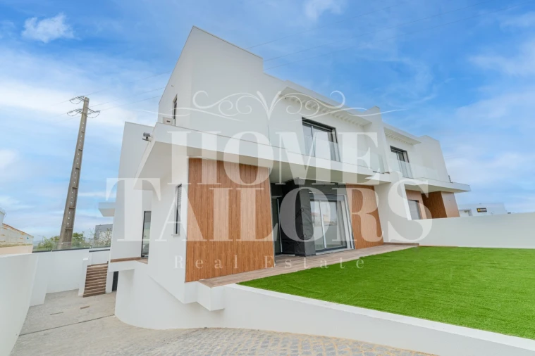 Moradia T4 para Venda em Igreja Nova e Cheleiros Foto 6