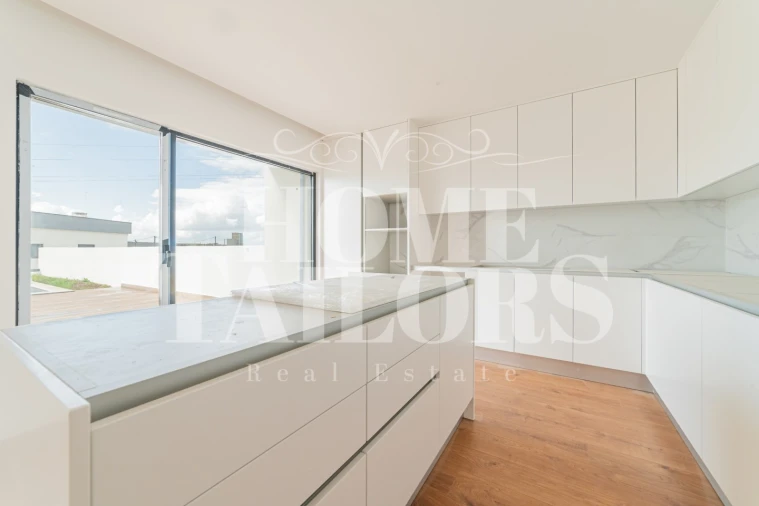 Moradia T4 para Venda em Igreja Nova e Cheleiros Foto 12