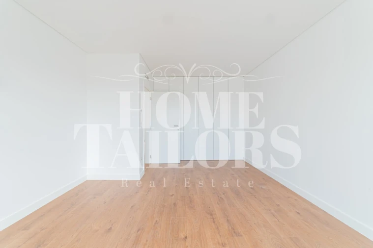 Moradia T4 para Venda em Igreja Nova e Cheleiros Foto 17