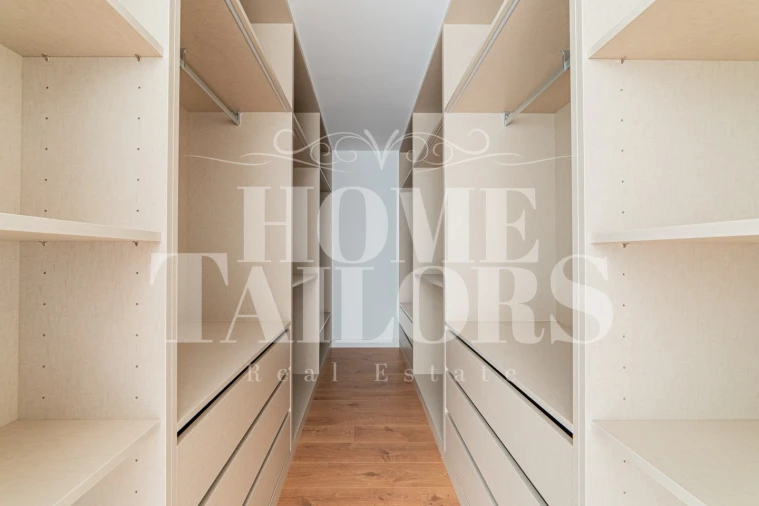 Moradia T4 para Venda em Igreja Nova e Cheleiros Foto 21