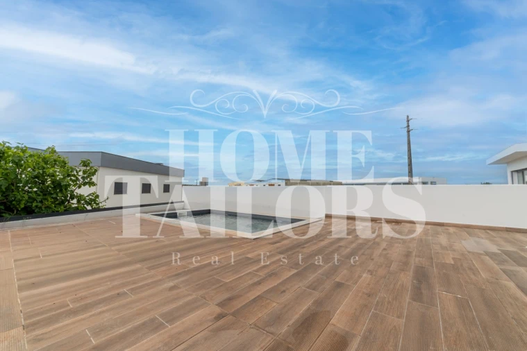 Moradia T4 para Venda em Igreja Nova e Cheleiros Foto 2