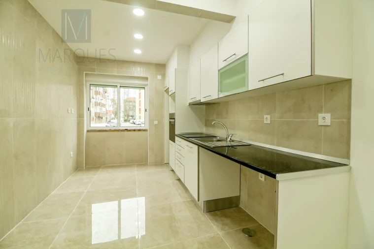 Apartamento T2 para Venda em Almada, Cova da Piedade, Pragal e Cacilhas Foto 1