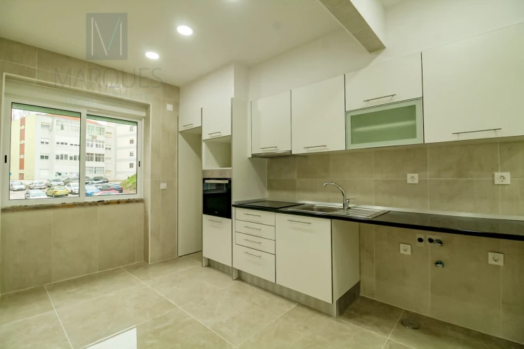 Apartamento T2 para Venda em Almada, Cova da Piedade, Pragal e Cacilhas Foto 2