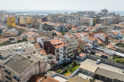 Apartamento T4 para Venda em Póvoa de Varzim, Beiriz e Argivai