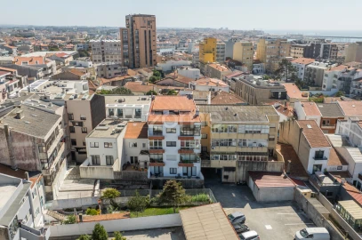 Apartamento T4 para Venda em Póvoa de Varzim, Beiriz e Argivai