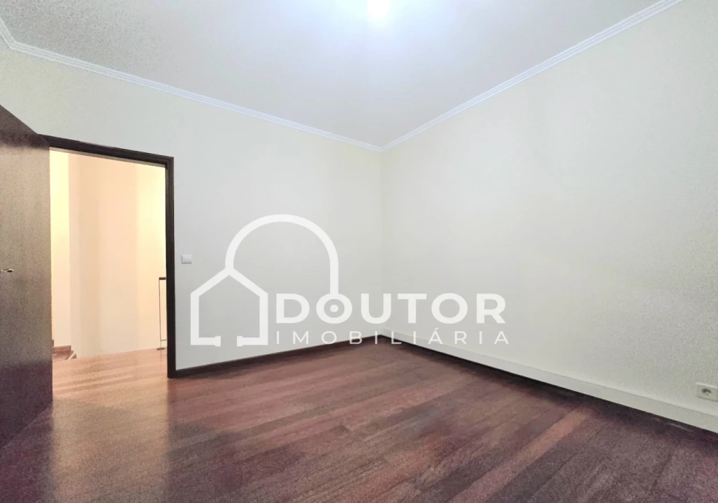 Moradia T3 para Venda em Monte Foto 12