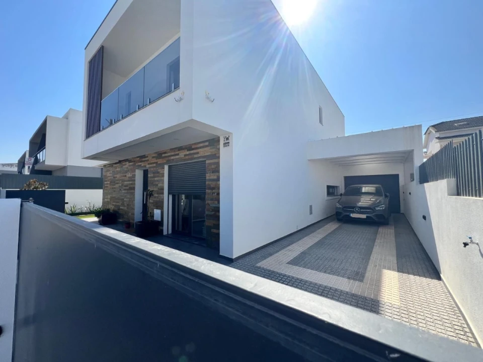 Moradia T4 para Venda em Fernao Ferro Foto 2