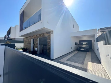 Moradia T4 para Venda em Fernao Ferro